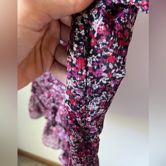 Express Women’s Floral Ruffle V-Neck Top | Size S | Magenta, Red, Pink, Black - Picture 5 of 8